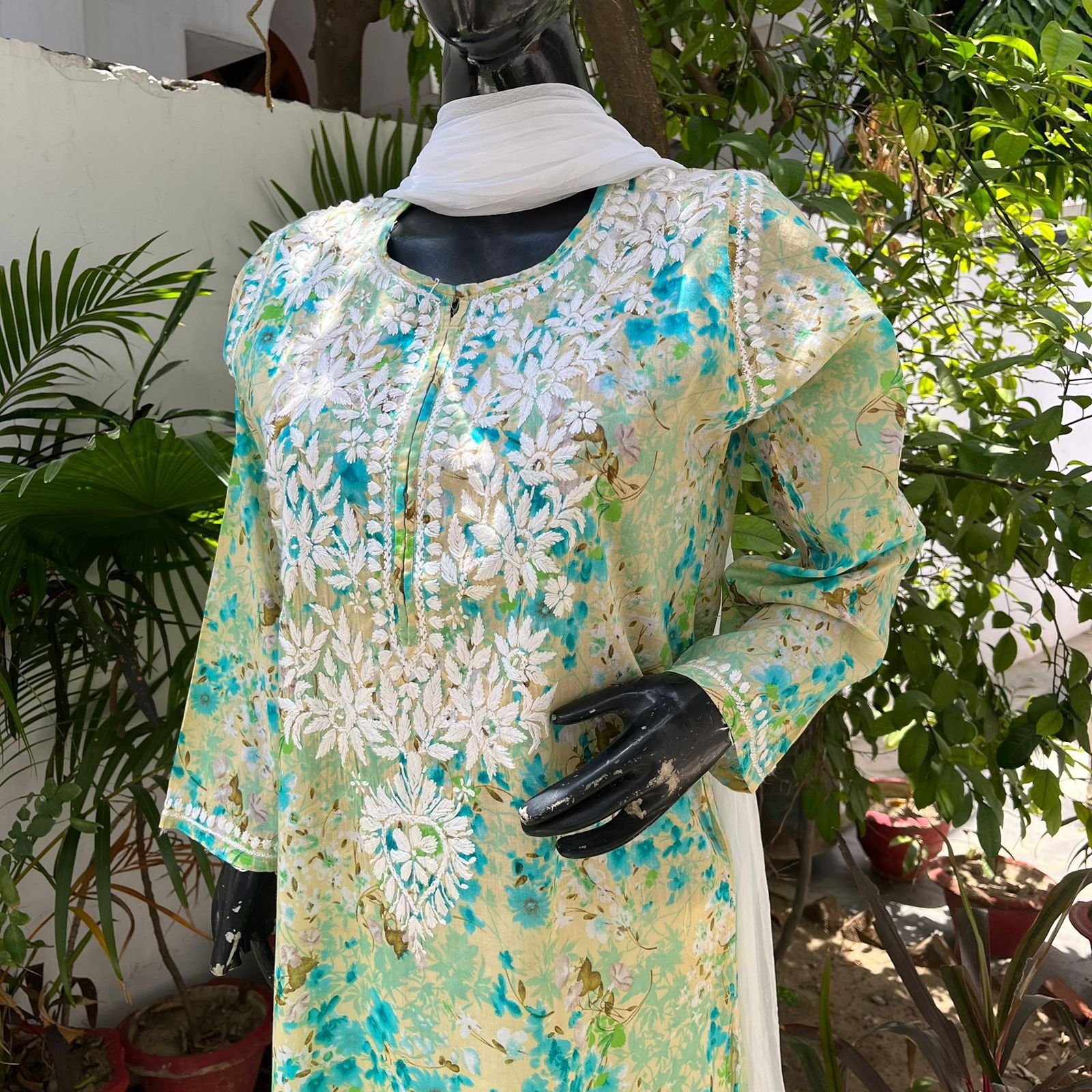 Mulmul-Cotton-Chikankari-Kurta-Blue2.jpg