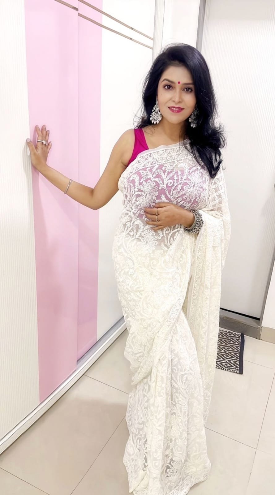 White-Jaal-Embroidery-Chikankari-Saree.jpeg